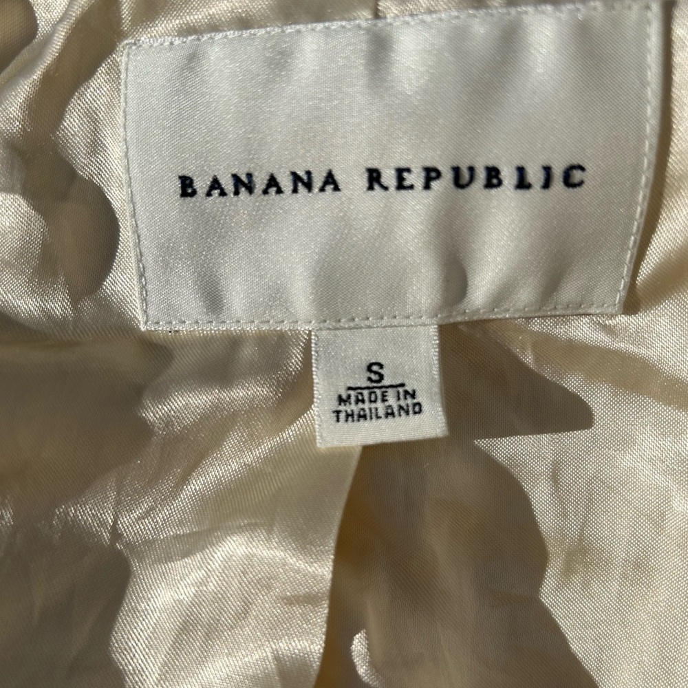 Banana Republic Cream Trench Coat - Picture 8 of 9